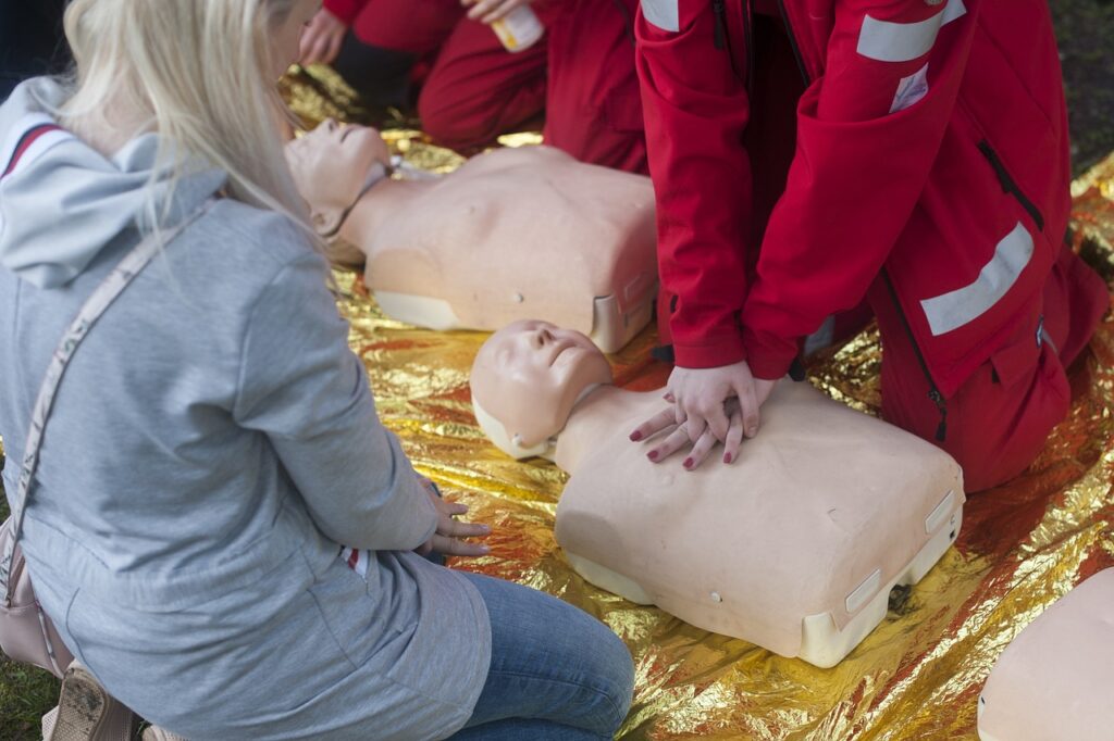 resuscitation, help, unconscious-4215647.jpg